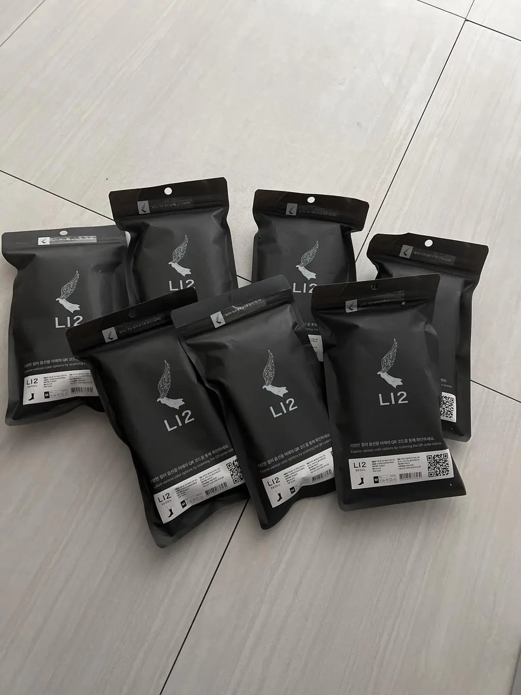 남편이 발에 땀이 많이나서 겨울에는 양말을 두켤레씩 신고다녔는데
