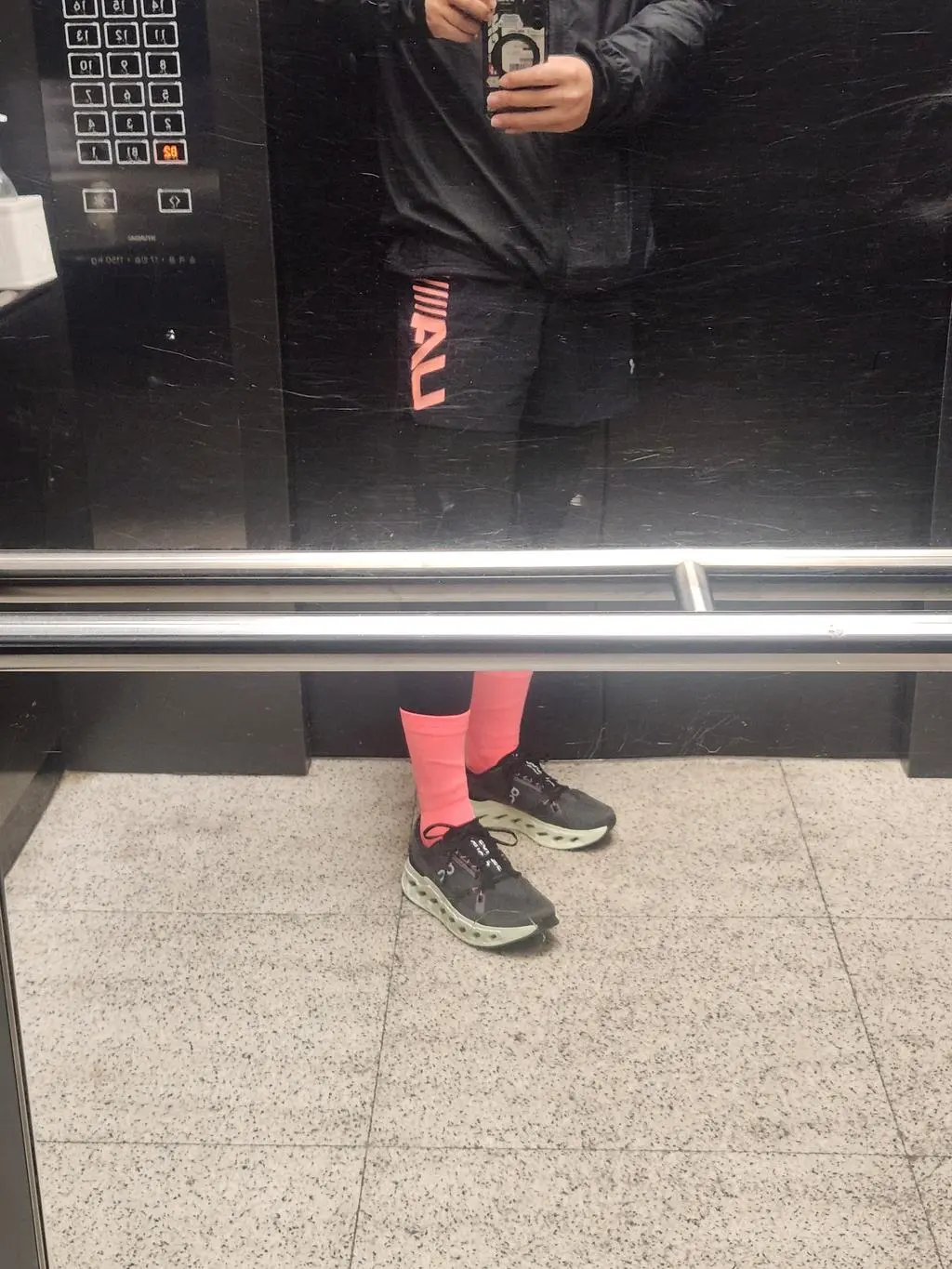 일반 양말만 사묭하다가
