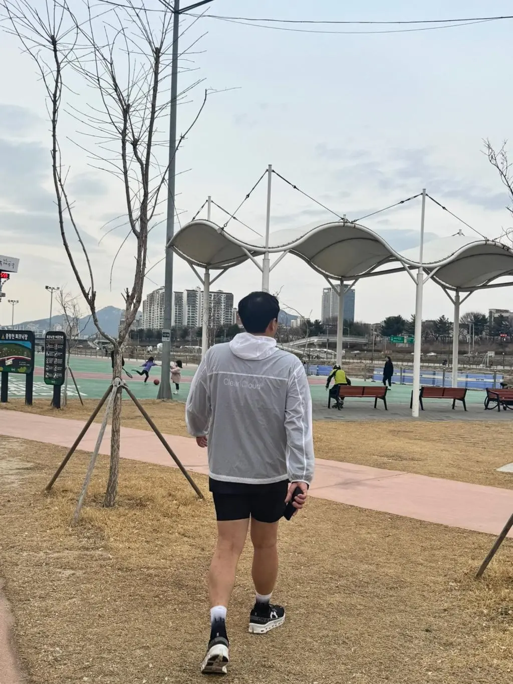 너무 이쁩니다. 검은색상만 착용햇지만 나머지도 너무 기대됩니다.