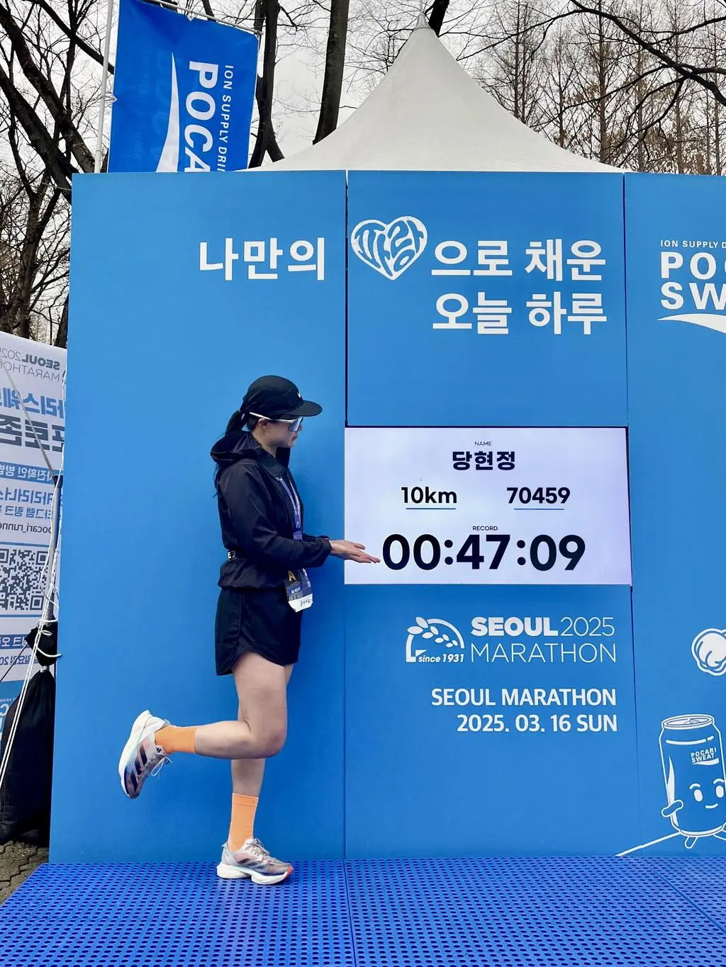 블루 오렌지 민트 컬러 주문해서 잘 신고 있습니다! :) 