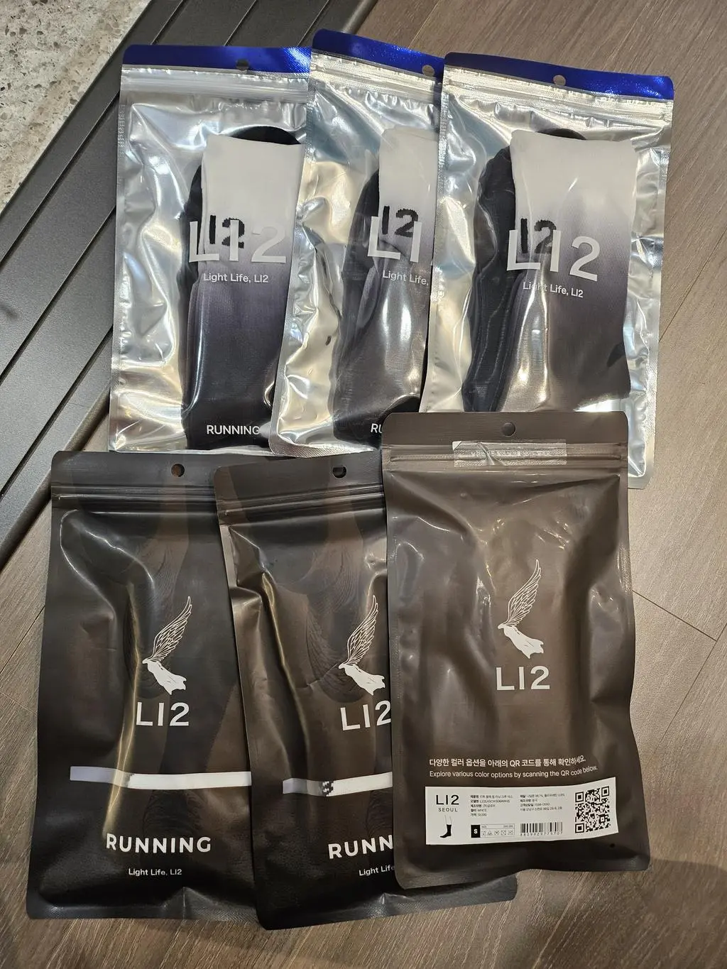 발목도 잡아주는 느낌이 너무 좋고 양말에 L,R 적혀있어 구별하기 좋아요.!