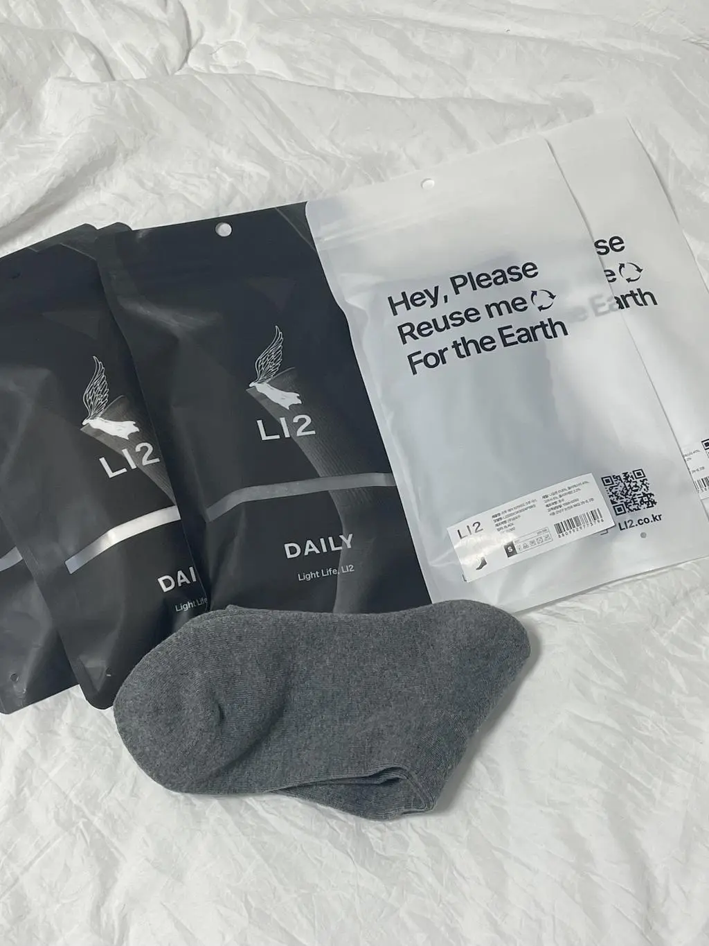 확실히 도톰하고 종아리까지 어느정도 감싸주고 조여주니 안정감도 있고 오래 서있는데