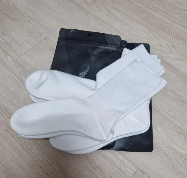 다시 다른 양말로 바꿔 신을수가 없네요. 폭신합니다.
