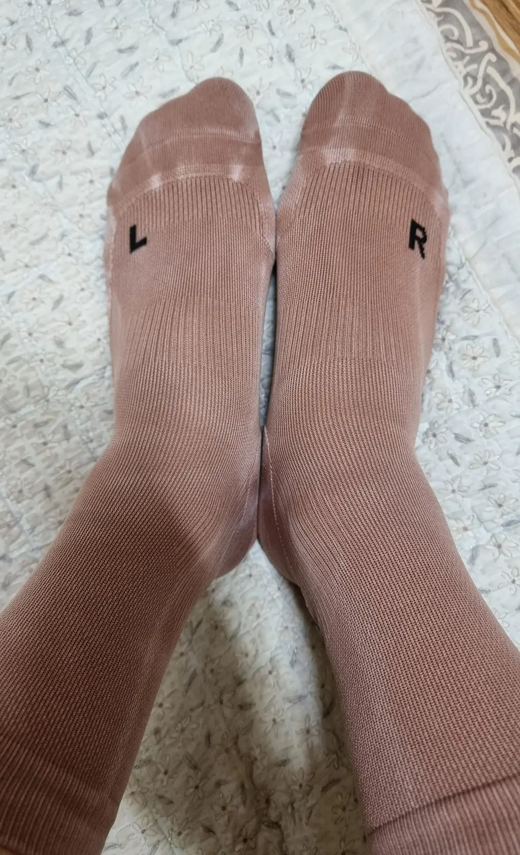 예전에 블랙 윙 러닝 크루삭스를 구매를 하고 신어보니 마음에 들어 이번에 신상 러닝 