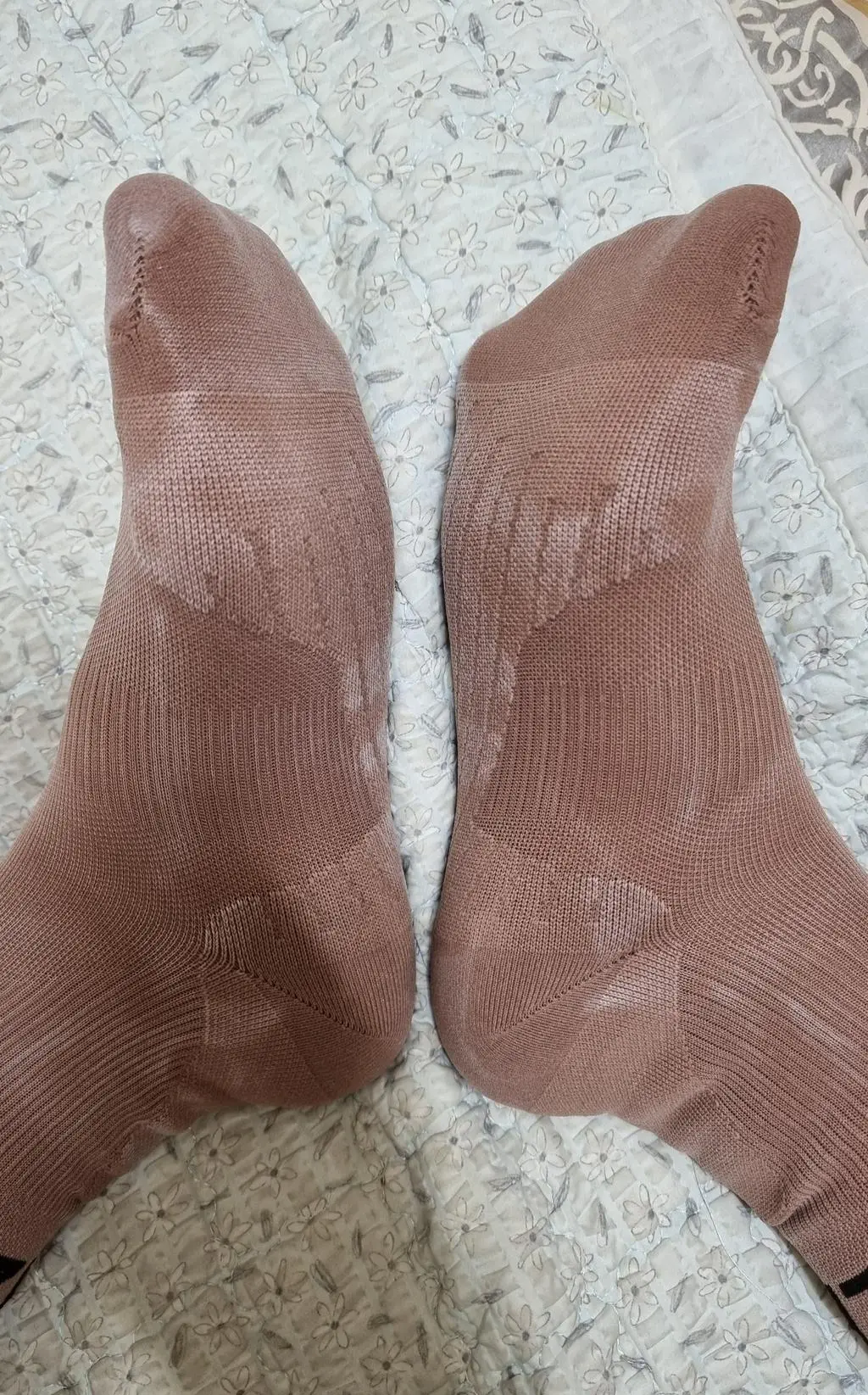 예전에 블랙 윙 러닝 크루삭스를 구매를 하고 신어보니 마음에 들어 이번에 신상 러닝 