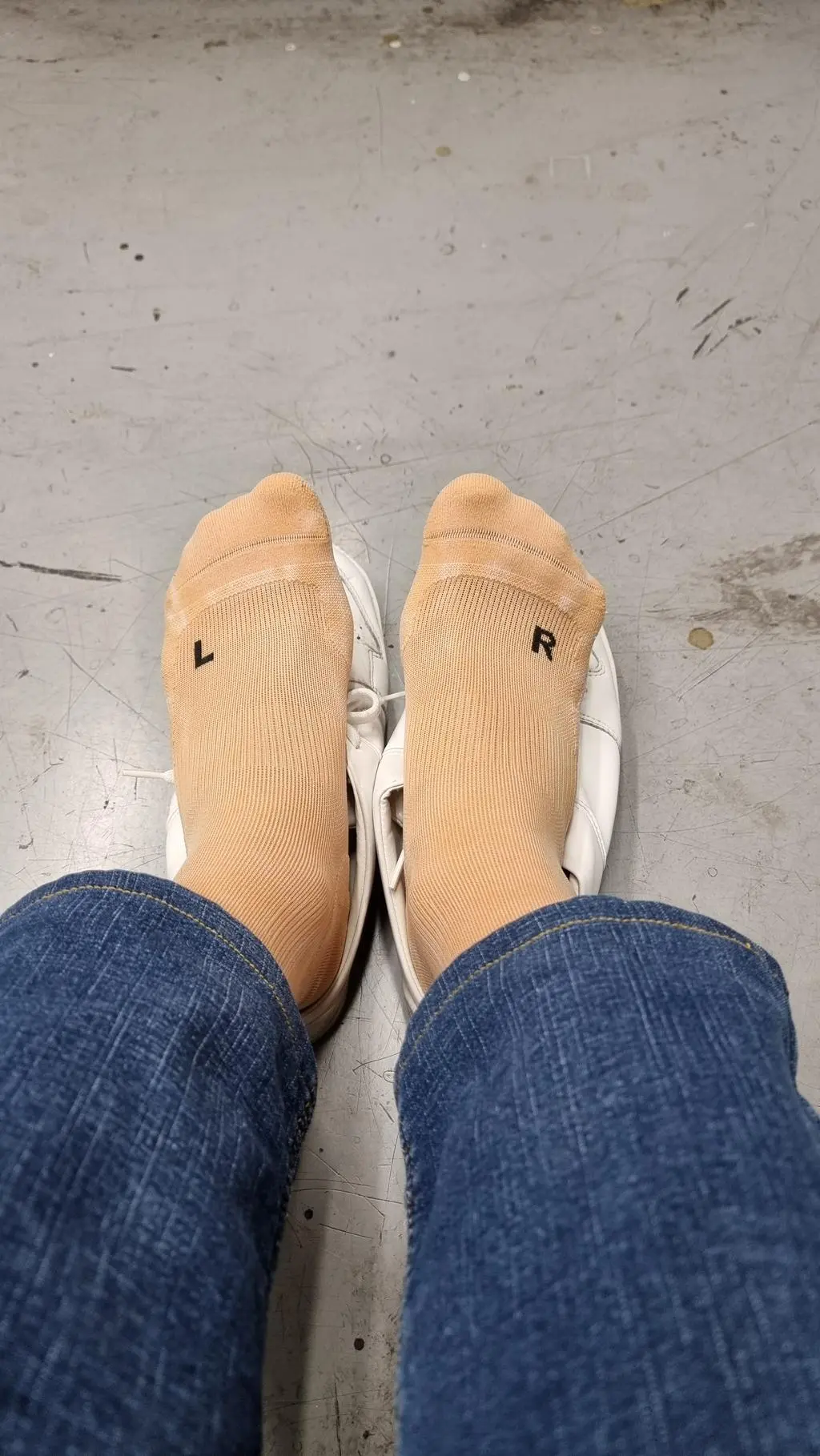 예전에 블랙 윙 러닝 크루삭스를 구매를 하고 신어보니 마음에 들어 이번에 신상 러닝 