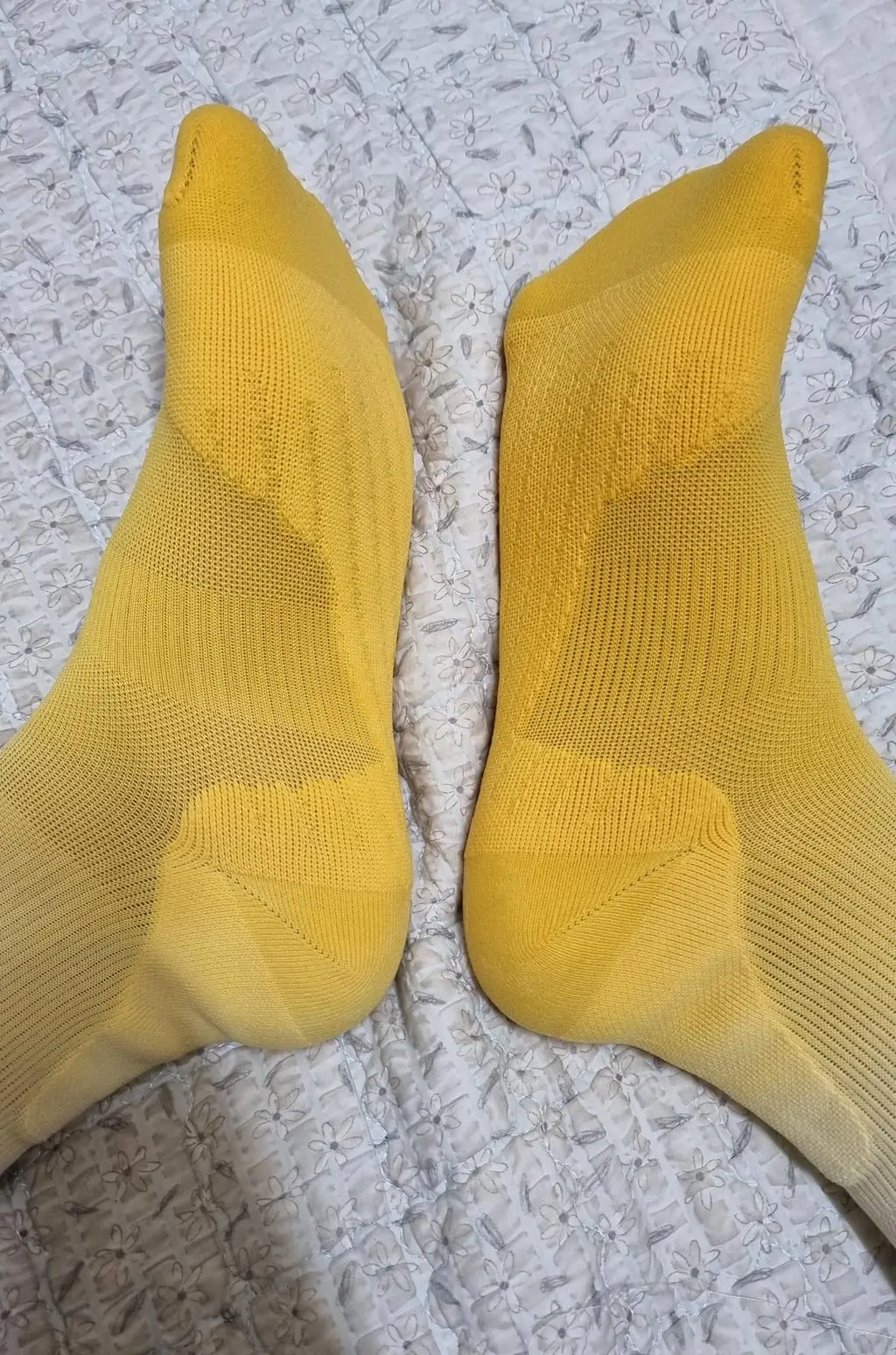 예전에 블랙 윙 러닝 크루삭스를 구매를 하고 신어보니 마음에 들어 이번에 신상 러닝 