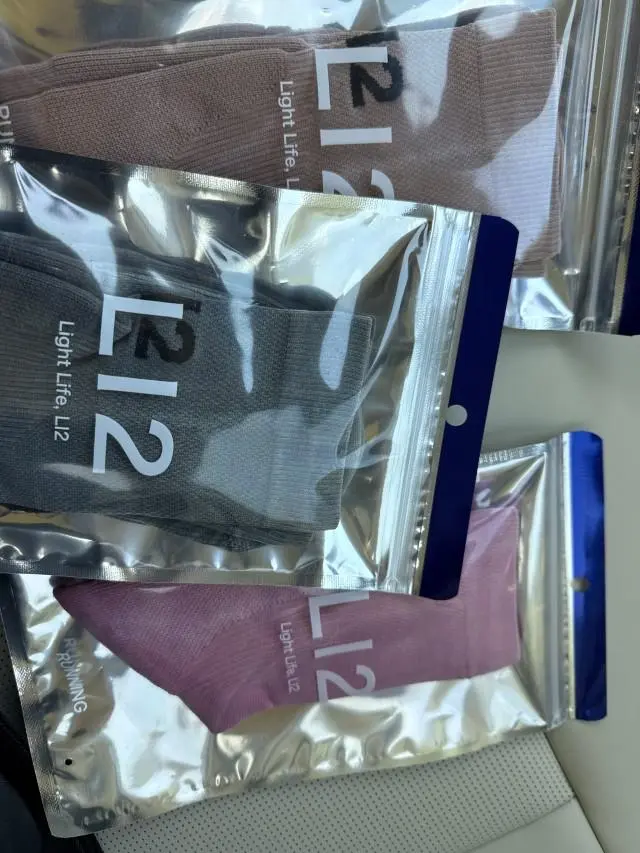 기존 제품 아주 잘 신고있습니다. 믿고 신제품도 구입했어요^^
