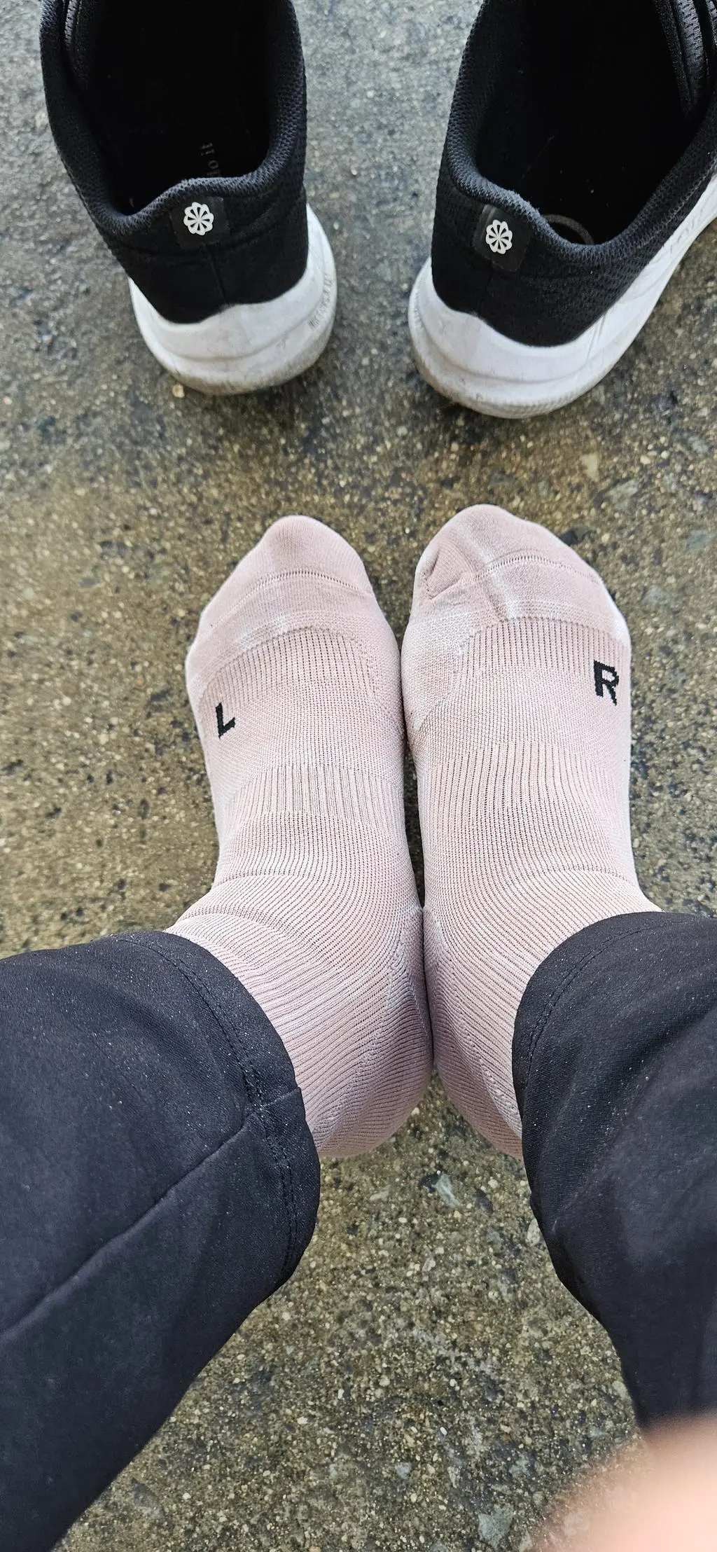 벌편하고 잡아주는 느낌입니다 러닝하고 나서 발이 안아프네요 추천합니다 