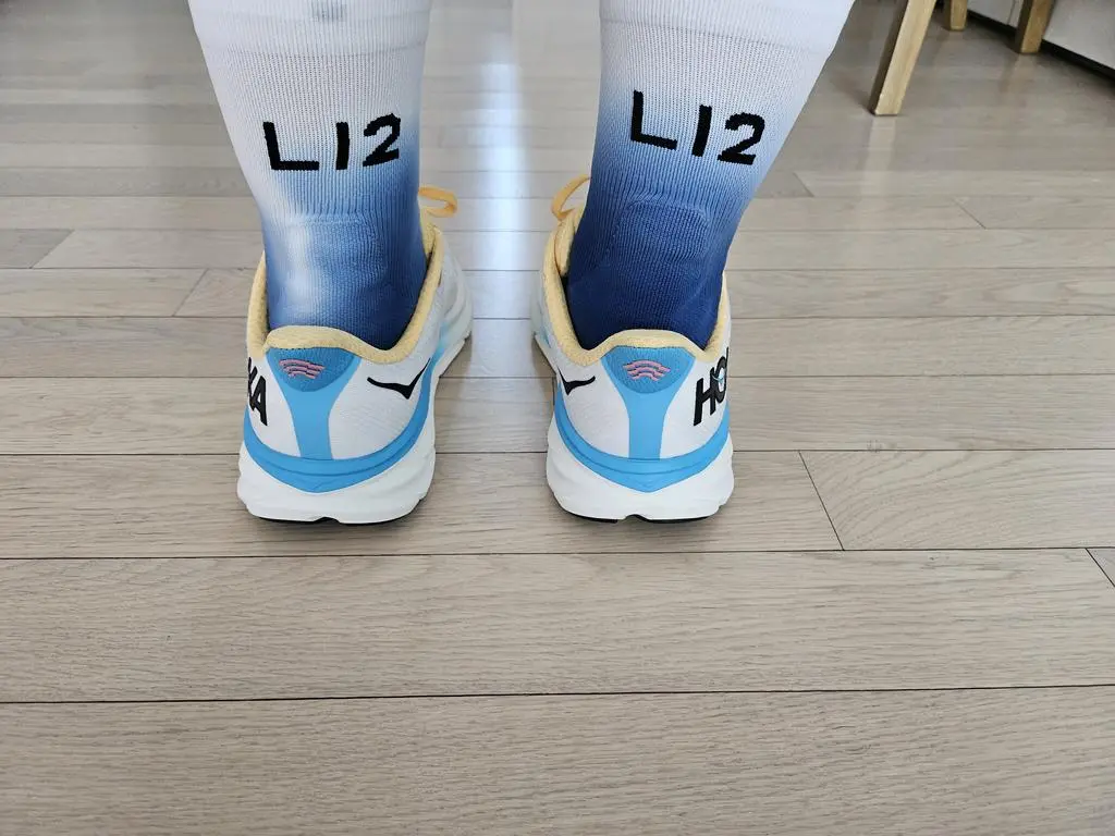 제 러닝화와 너무도 잘 어울리고 사이즈가 적당하여 헛돌지 않아 좋습니다