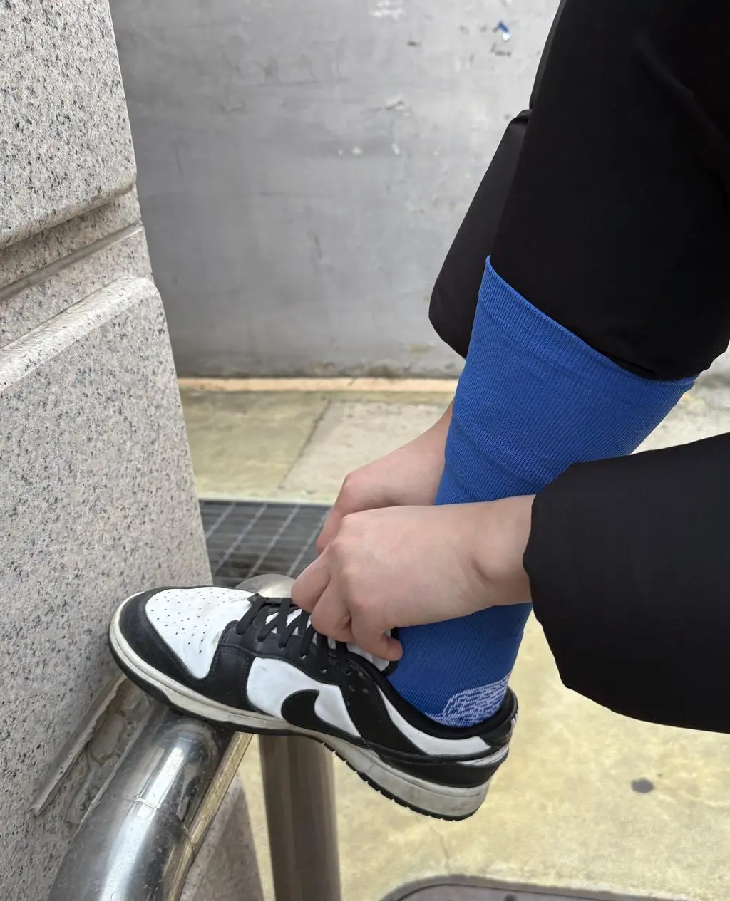 크루 버전 진짜 잘 신었는데 기장 살짝 아쉬웠거든요. 근데 니삭스로 나와서 무조건 샀