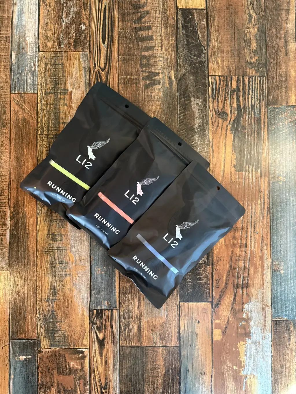 밝은 색이지만 부담스럽지 않아서 데일리 러닝에도 좋음!