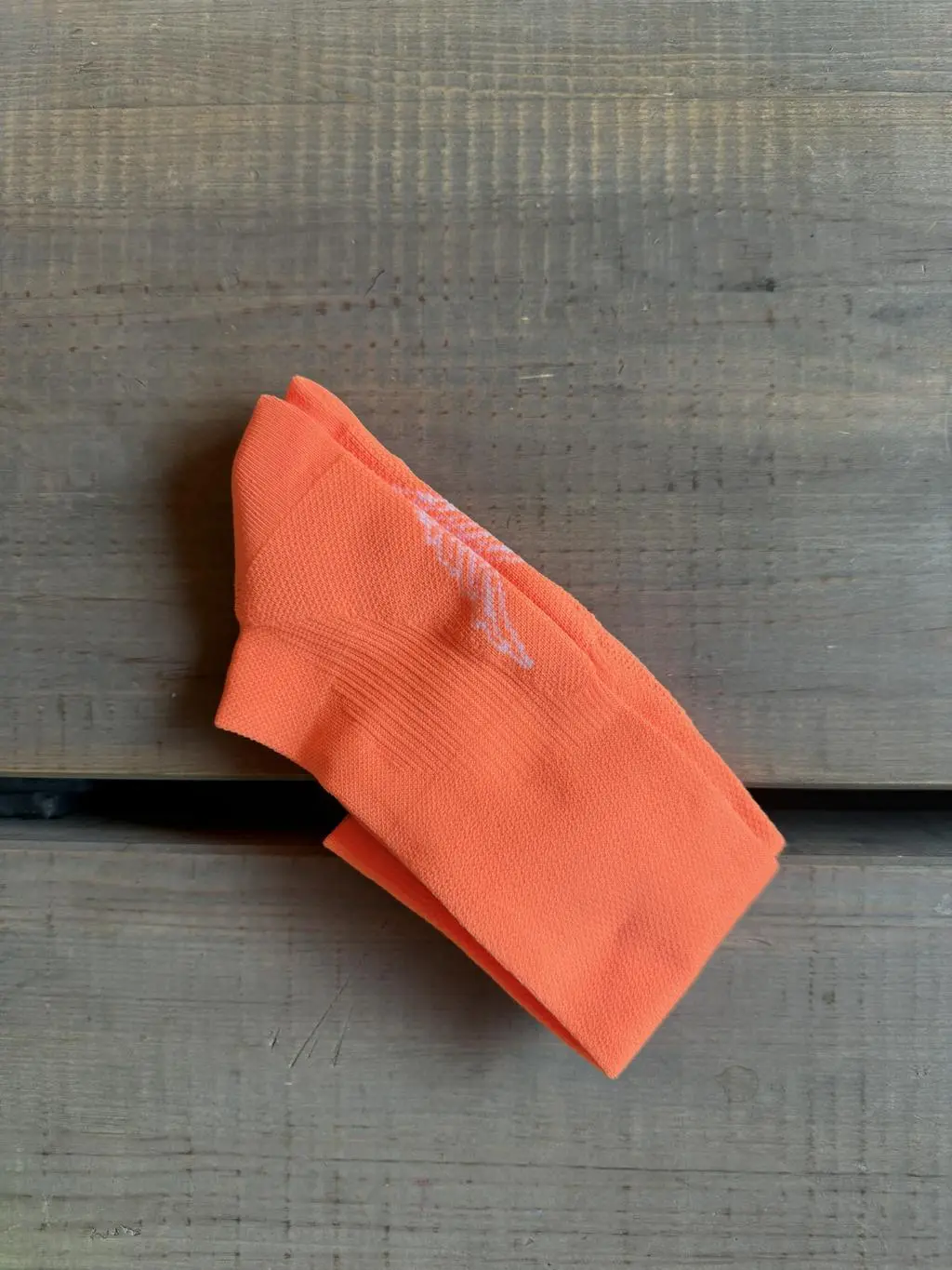 크루랑 니삭스 샀어요 둘다 다음에 들고 딱 기본에 포인트 있어서 좋습니다. 피팅감도 