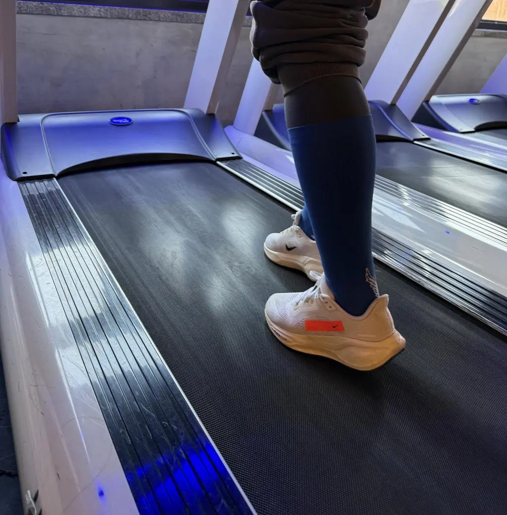 크루랑 니삭스 샀어요 둘다 다음에 들고 딱 기본에 포인트 있어서 좋습니다. 피팅감도 