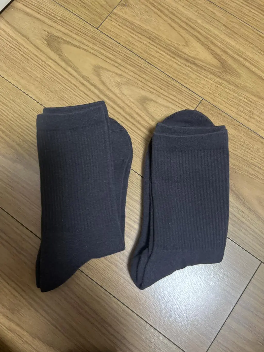 친구소개로 한번구매해서 신어보고 대량구매했습니다.재질 좋고 쫀쫀하고 통기성도 우수