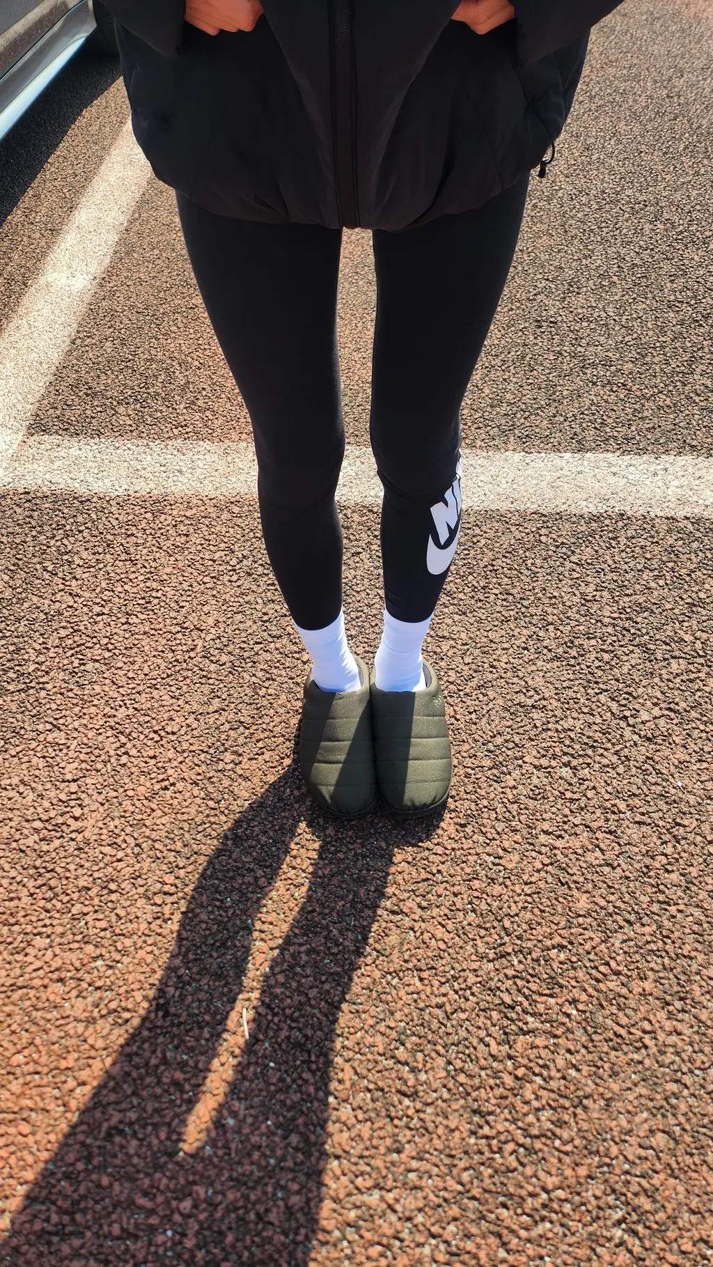 대박. 러닝화를 깜빡해서 슬리퍼 신고 뛰었는데도 발이 안아파요… 그래서 추가주문하러