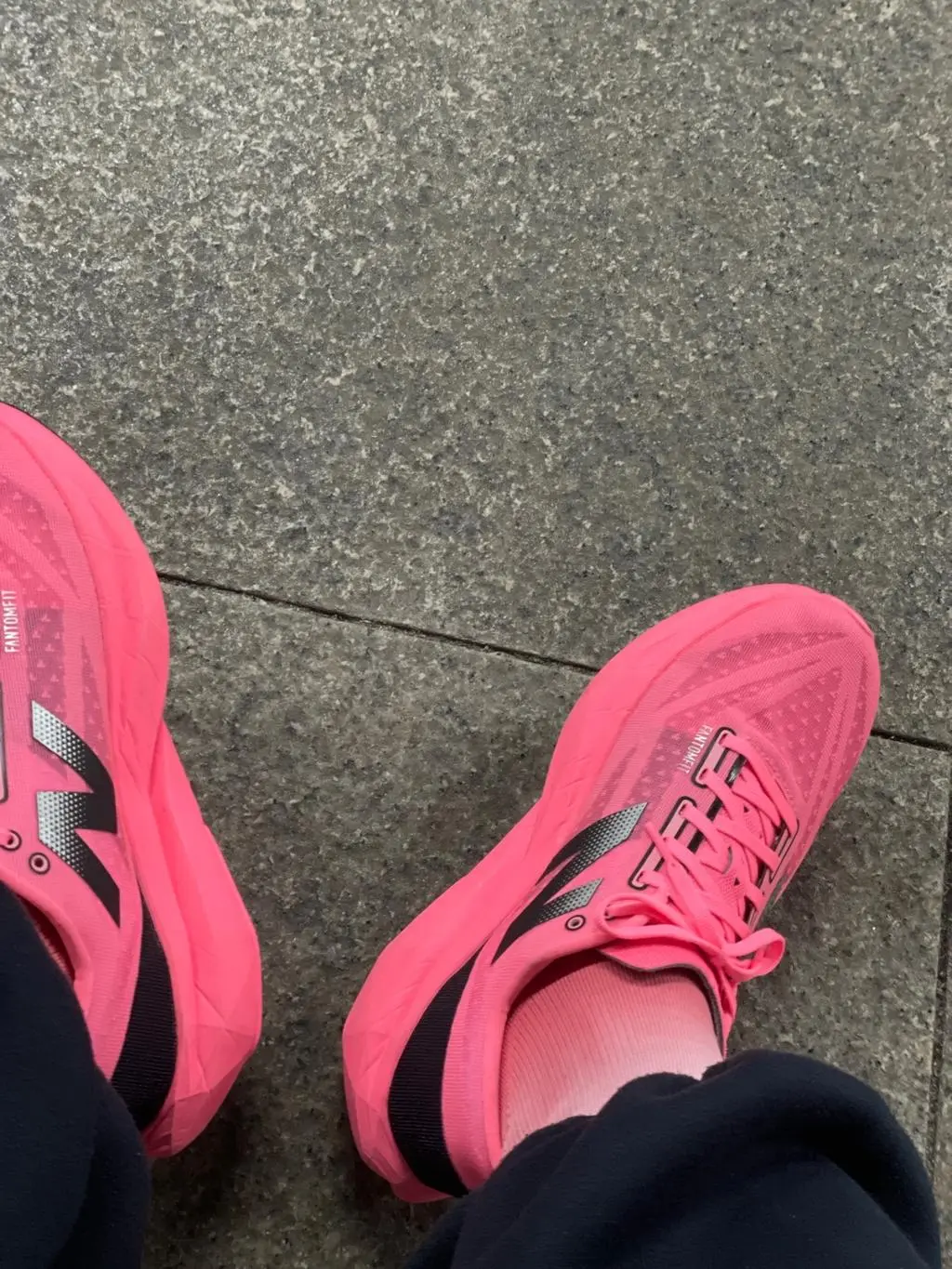 색감이 진짜 미쳤어요! 패션러너들 강추 그렇다고 양말이 불편한거 절대 아니고 착용감