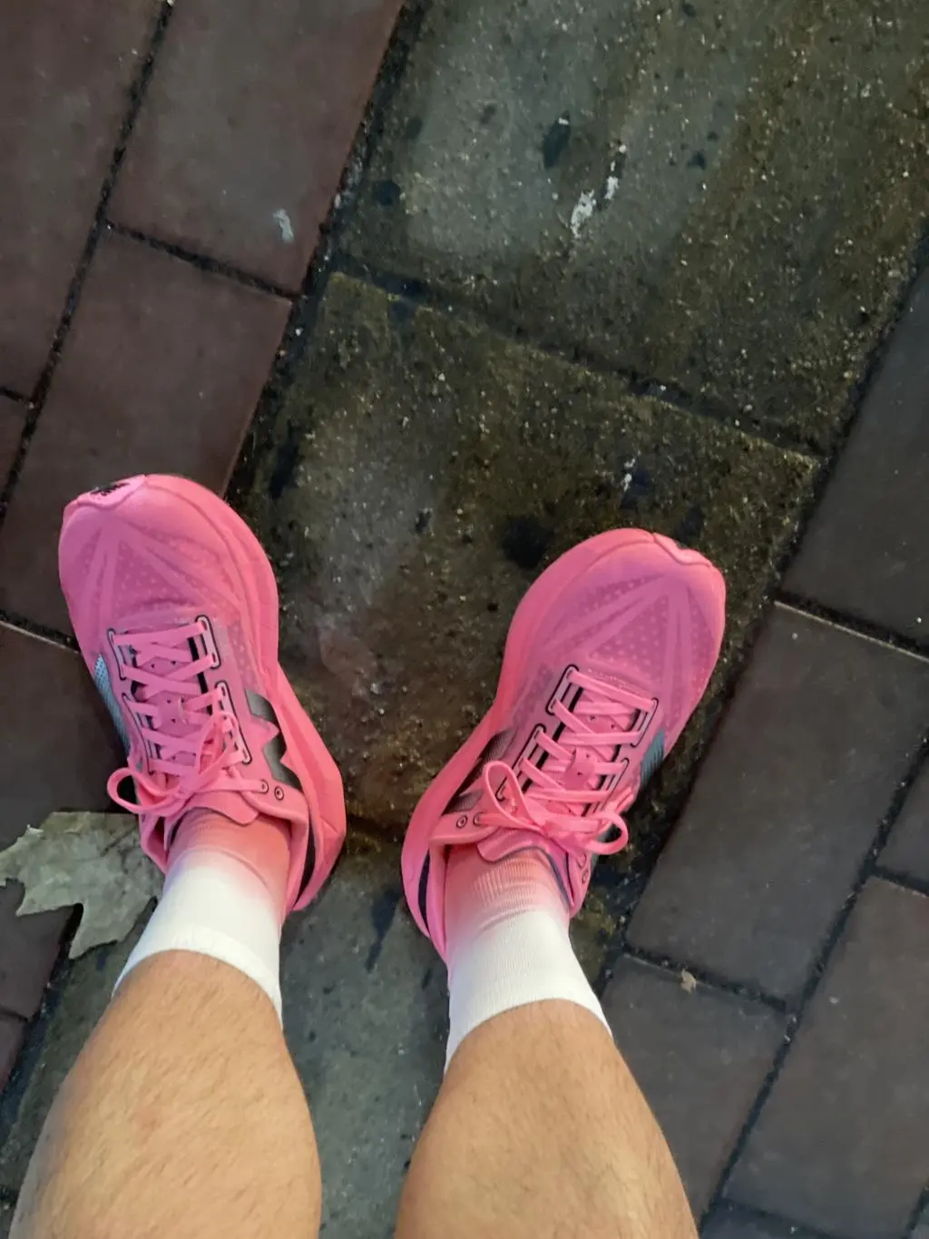 색감이 진짜 미쳤어요! 패션러너들 강추 그렇다고 양말이 불편한거 절대 아니고 착용감