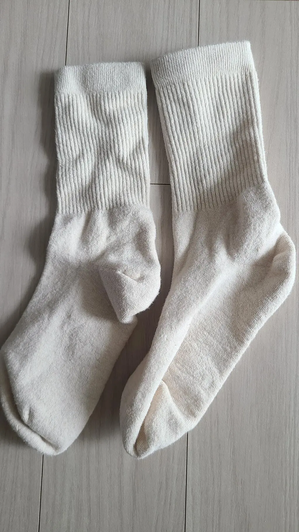 양말이 다 똑같지 싶었는데 이 양말만 신고 있어요^^ 지금 저희 가족것도 선물해주려해