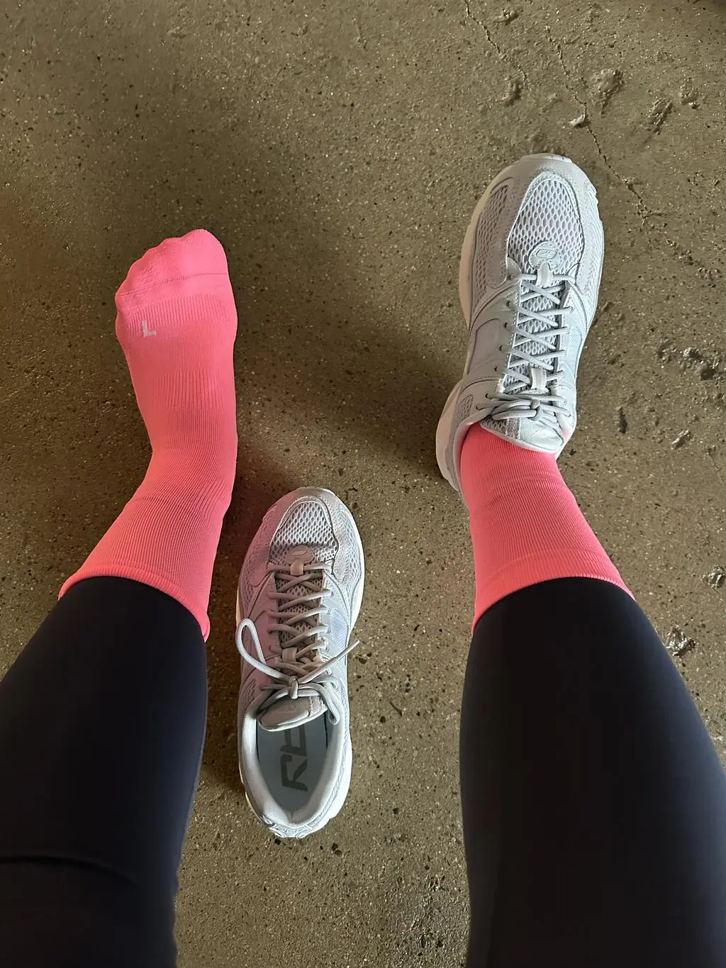 에어로빅, 고강도로 트레드밀을 걸으니, 족저근막염 증상이 있어서 구매했어요! 운동화