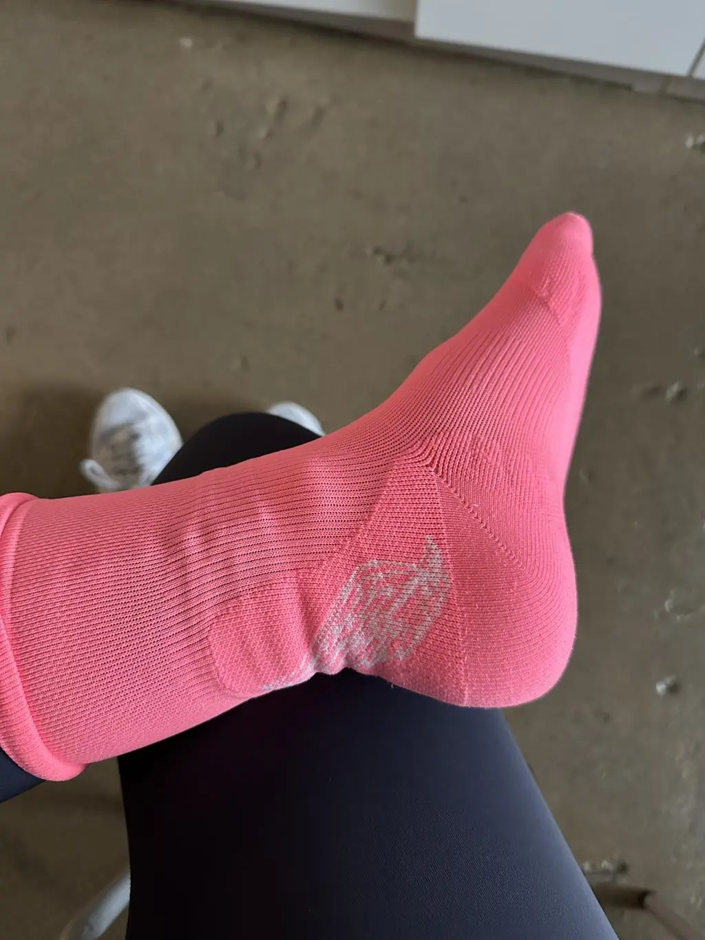 에어로빅, 고강도로 트레드밀을 걸으니, 족저근막염 증상이 있어서 구매했어요! 운동화