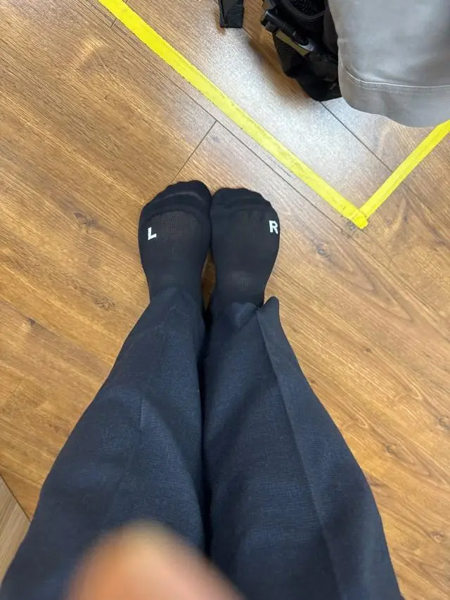 배송은 무지 빨라요~~~ 이번 제품은 약간 실밥 정리가 안되어서 새 양말인데 아쉬워요
