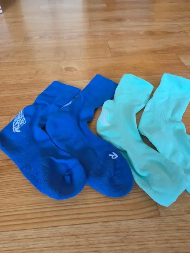 Great colors and style, very good fabric with enough compression. The cushioning 