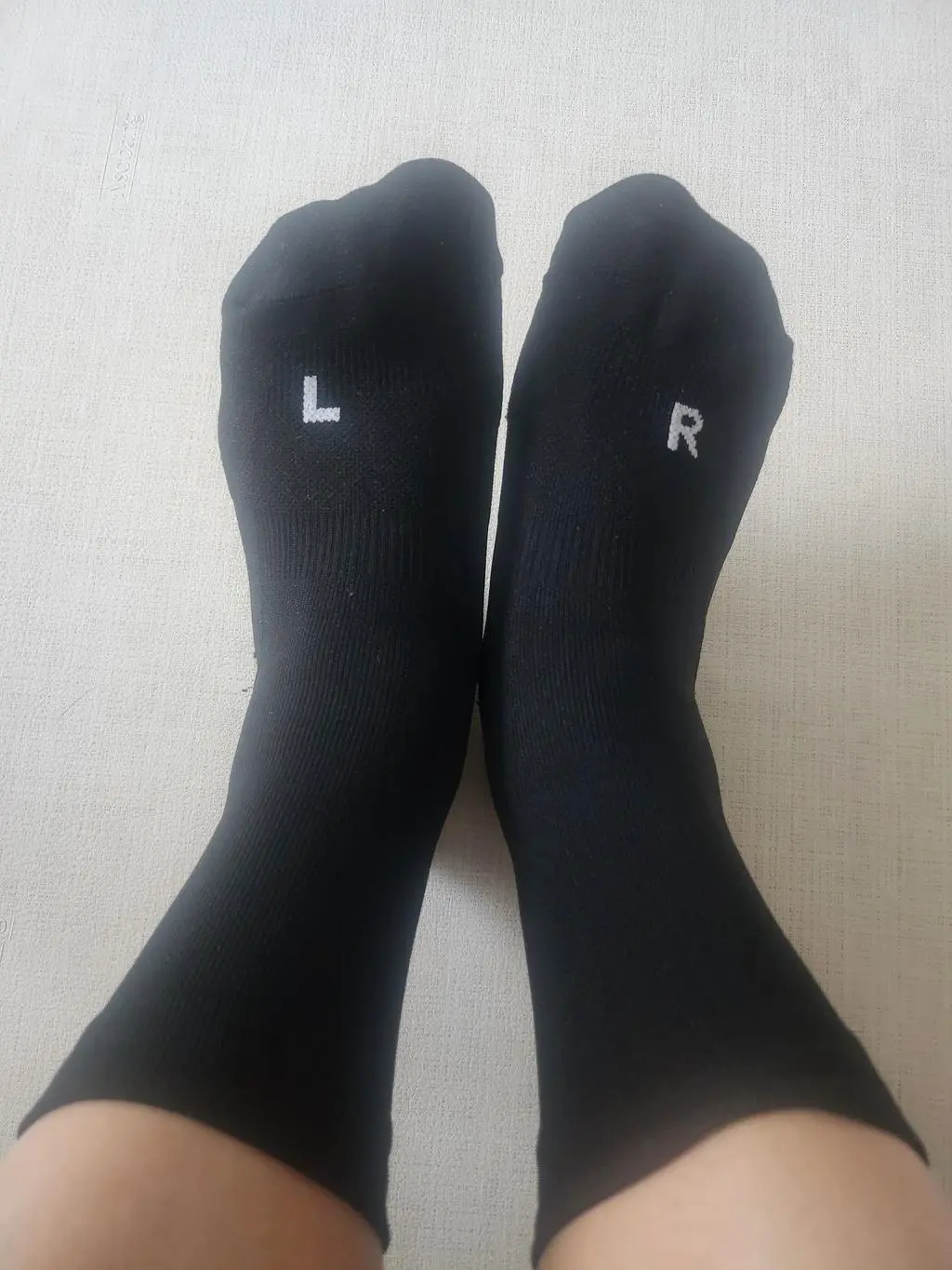 저도 족저근막염 있어서 평상시 운동화만 신고 있는데 양말이 두껍지도 않고 아주 편해