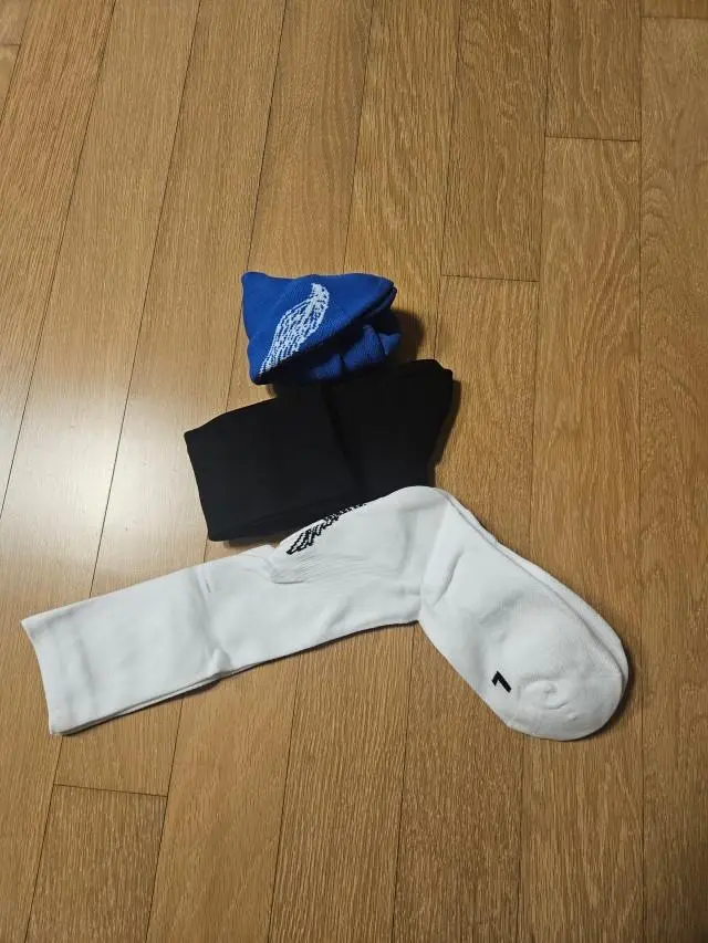 배송도 빠르고 신어봤는데 짱짱하네요 빨고 건조기 돌리면 주는거 아닐까 걱정은 되네요