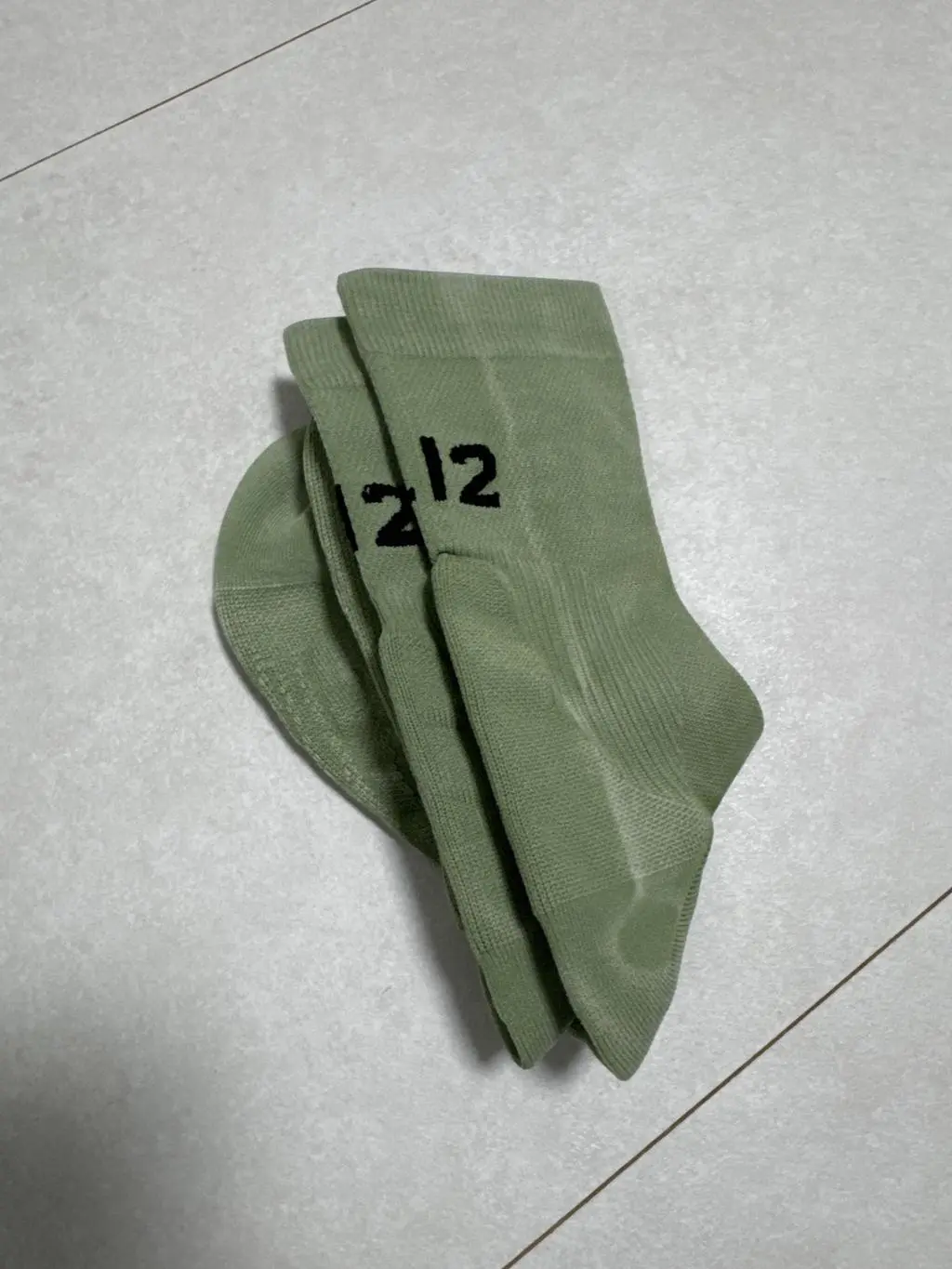 처음 신어봤는데 정말 발목도 잘 잡아주고 운동할 맛 나네요!!