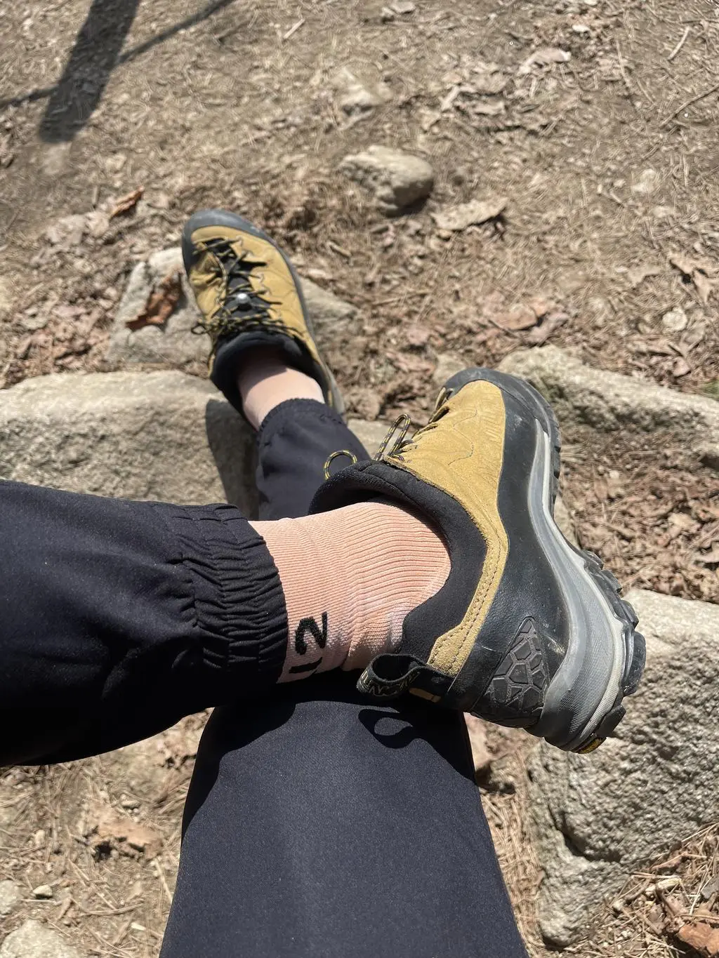 양말이 너무 엣지있고 이뻐요 
