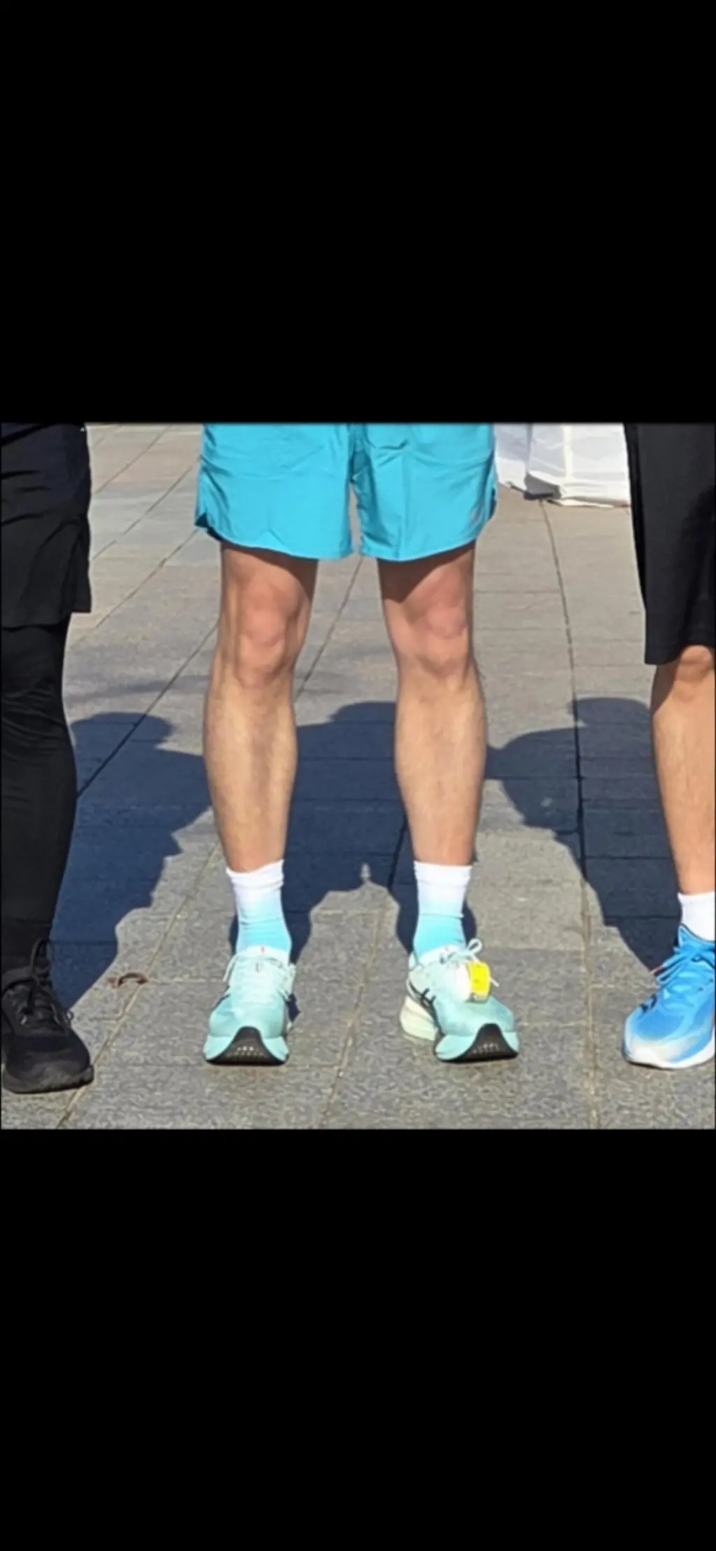 발길이 250초반 (발스캔결과) 신발사이즈 260정도 신습니다
