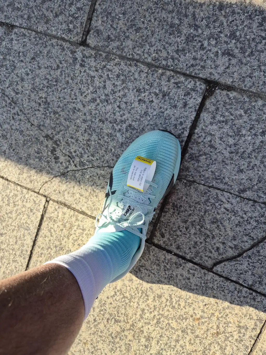 발길이 250초반 (발스캔결과) 신발사이즈 260정도 신습니다
