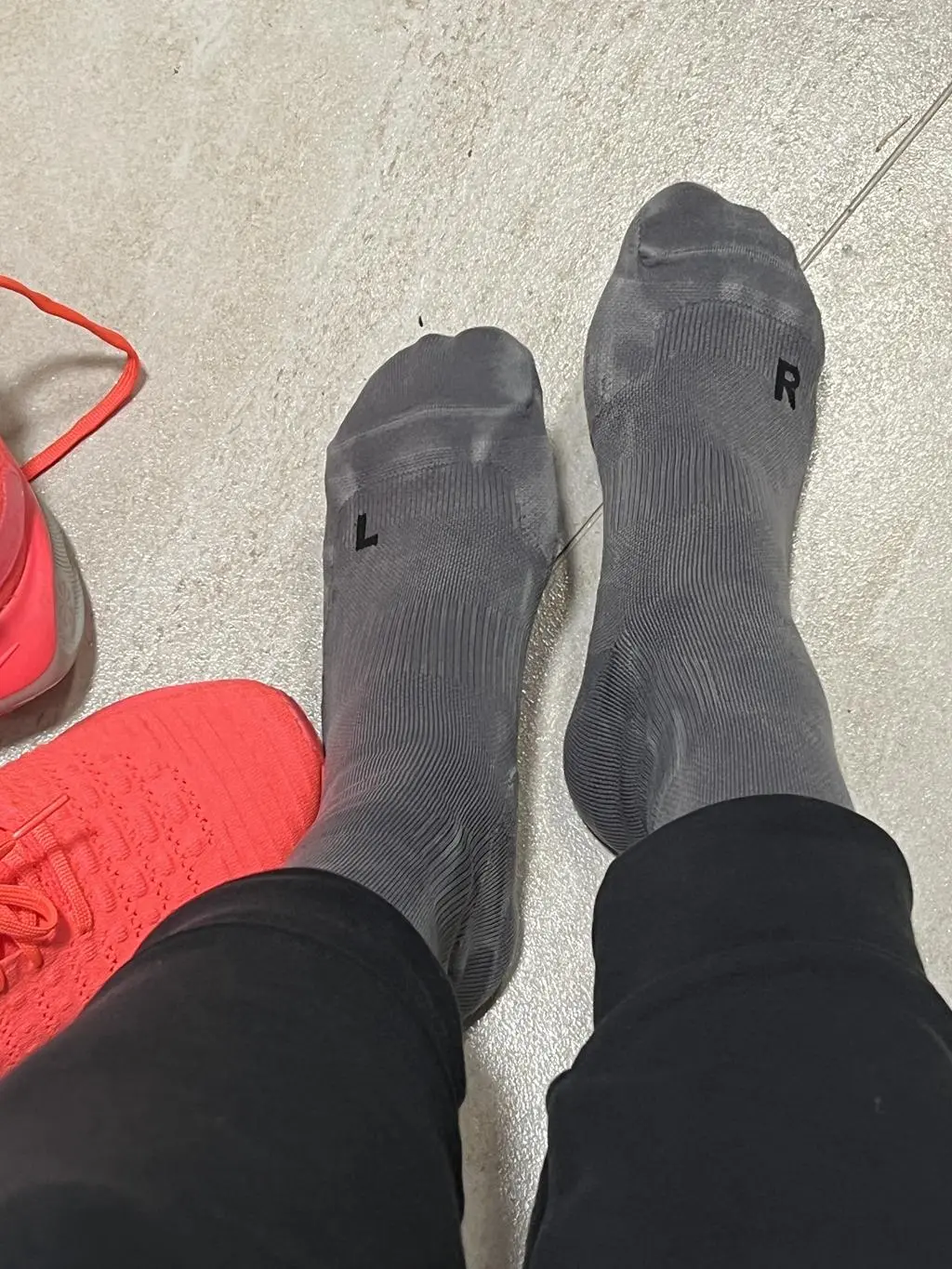 왼쪽오른쪽 나누어져있어 신기 편하고
