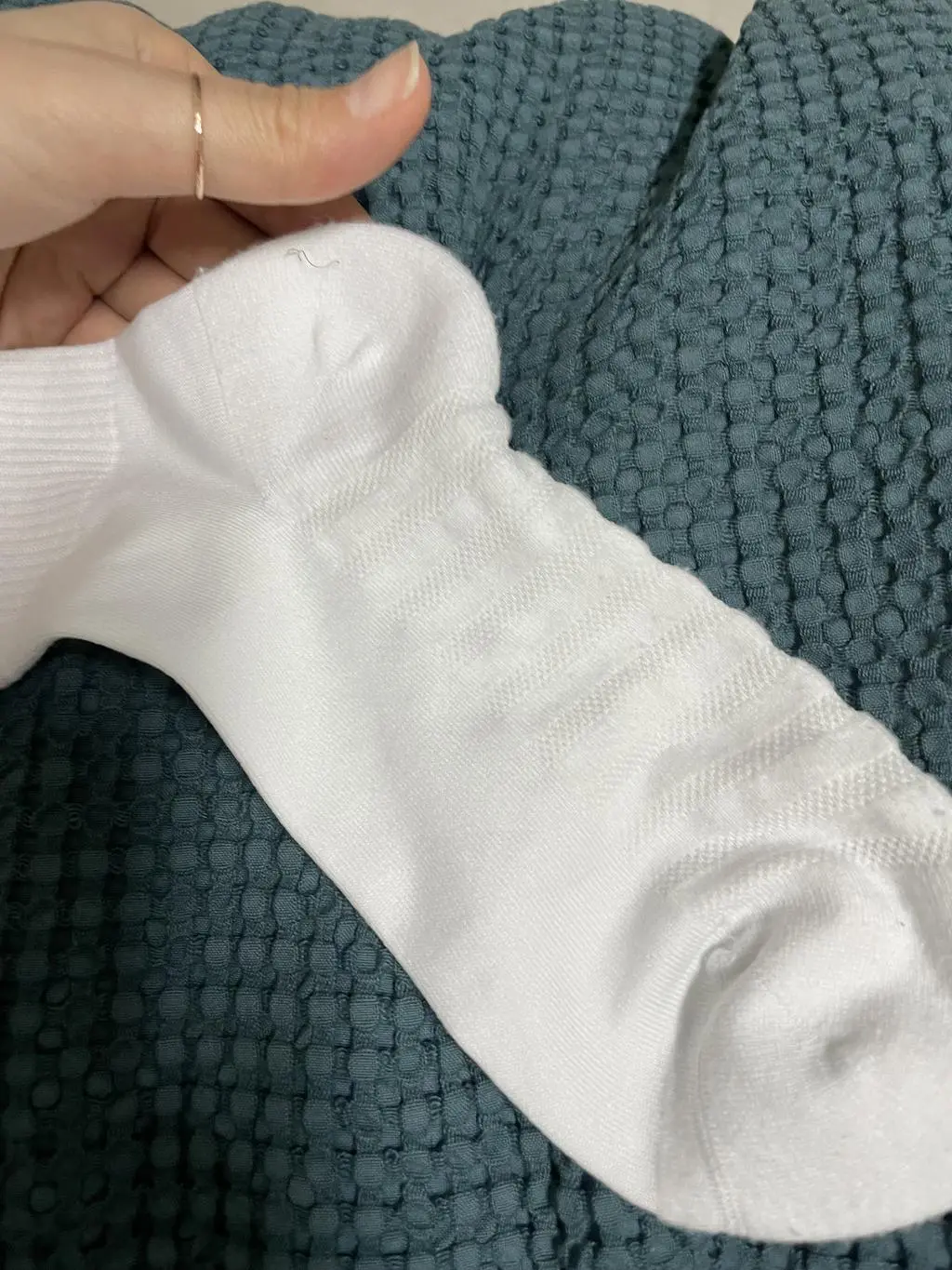 면이 좋아서 착용감이 너무 좋아요! 싼양말 신다가 이거 신으면 양멀에 투자할가치가있