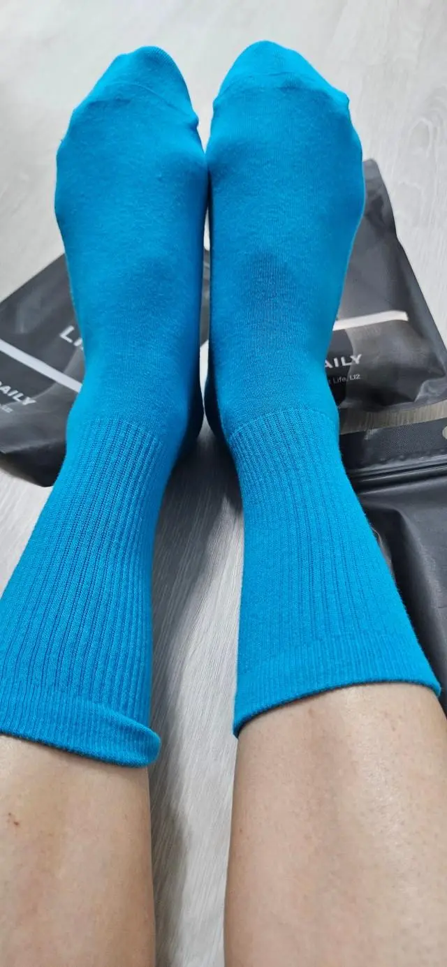 바닥 폭신하고 편해요 색감도 예쁘네요
