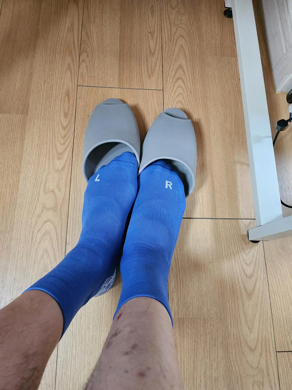 발이 너무 편해요 일할때도 신고해요