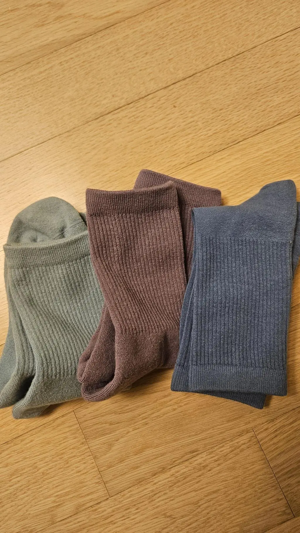 저렴한 것만 사서 신다가 리투 추천받아서 사봤는데, 너무 편하고 좋아요! 