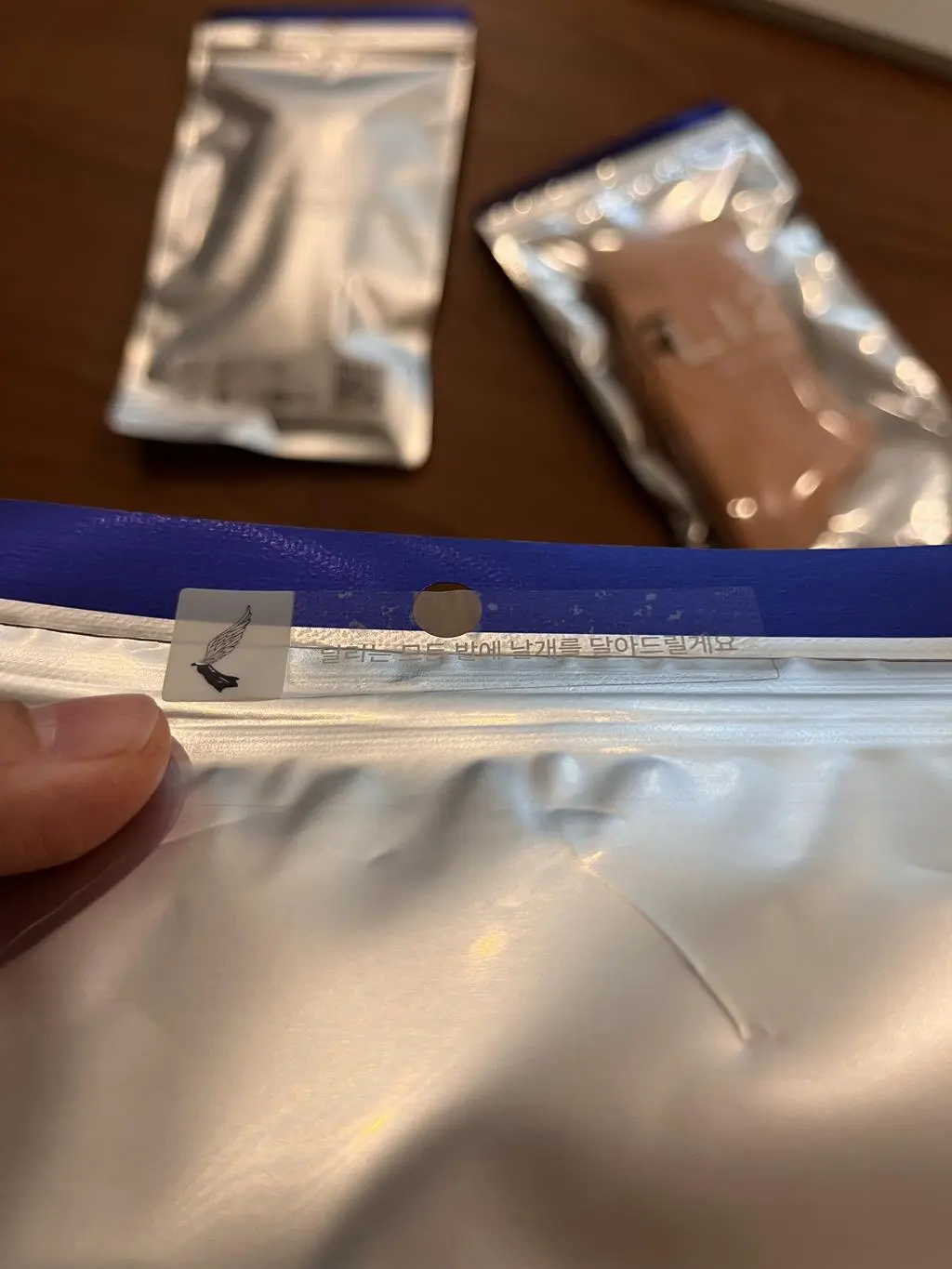 실물이 더 이뻐요. 색깔 최고! 압박은 cep만큼은 아니었지만 통기 잘 된는 엄청 얇은데