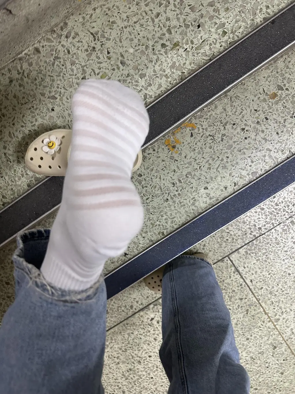 여름양말 구매하려고 사봤는데 일단 225-230 신는데 엄청쫀쫀해서 맘에들면서도 약간 커