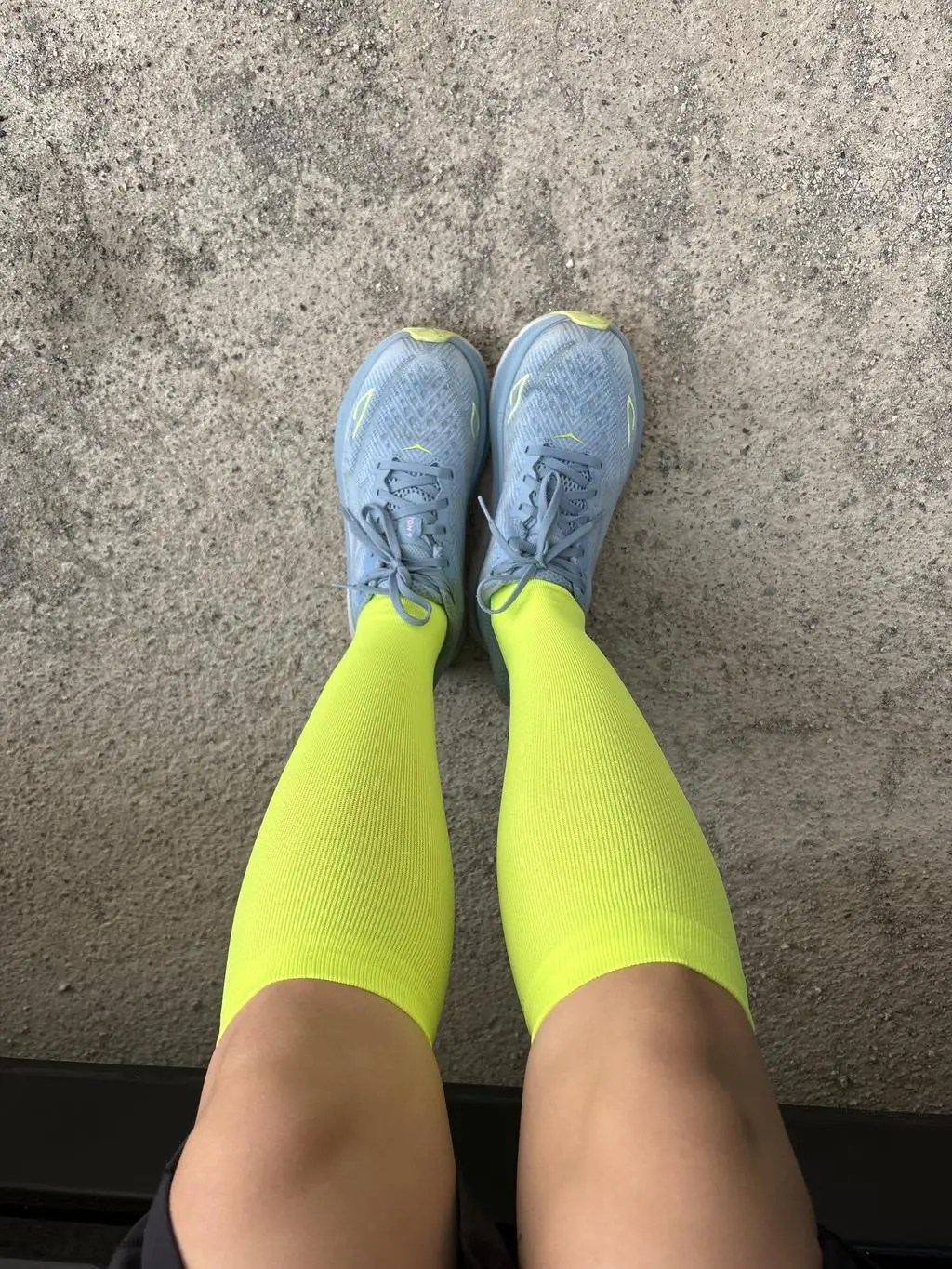 형광색 너무이쁘네요!!! 반바지에 입기 넘 좋아요!! 
