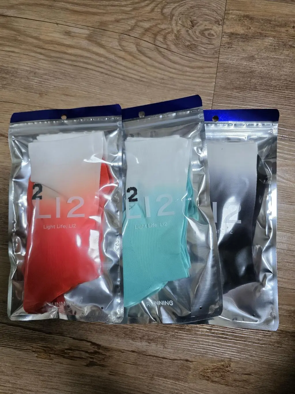 색도 이쁘고 쿠션감도 적당합니다~!
