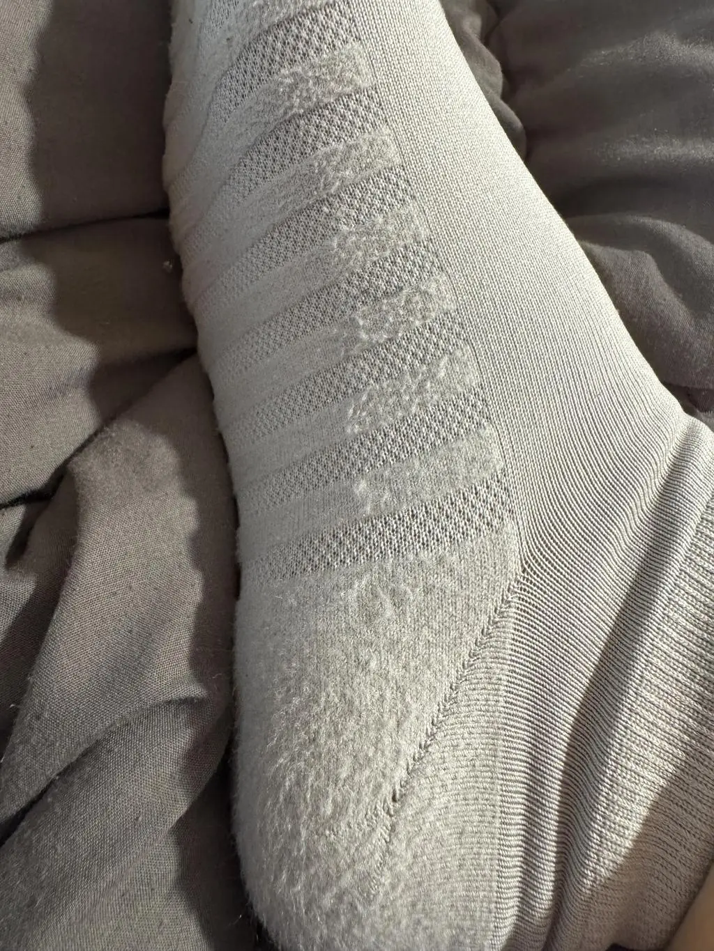 안다르 제품 좋아해서 창업자님 믿고 구매했는데 많이 실망했어요. 딱 하루 신은건데, 