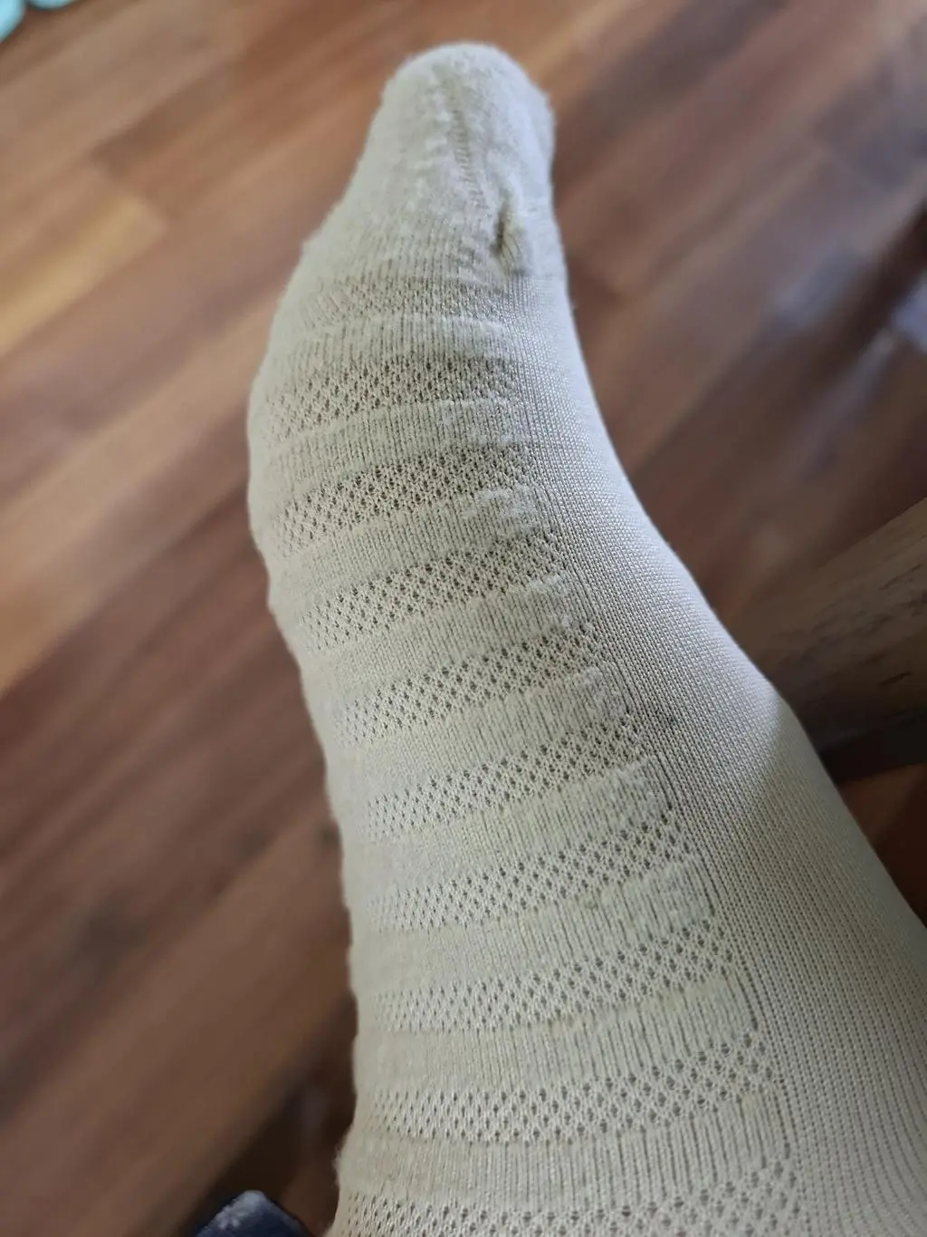 평발이라 약간 쿠션있는 양말이 필요했어요
