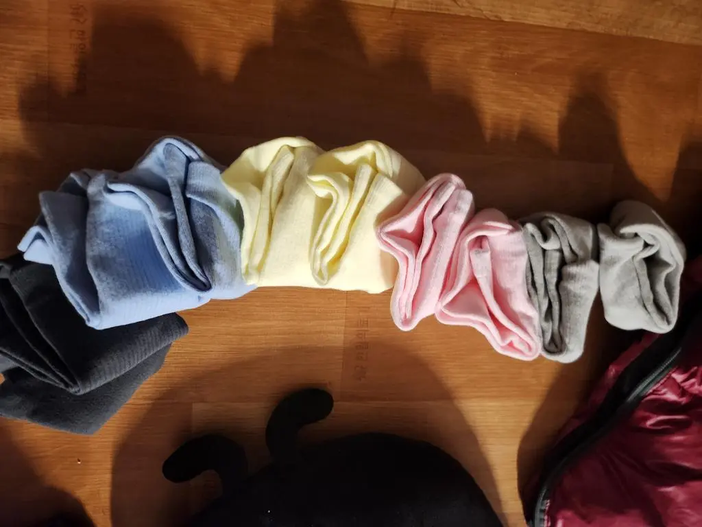 아이가 3학년인데 엄마랑 발차이가 얼마안나서 함께 신으려고 샀어요. 하나씩 사이즈랑