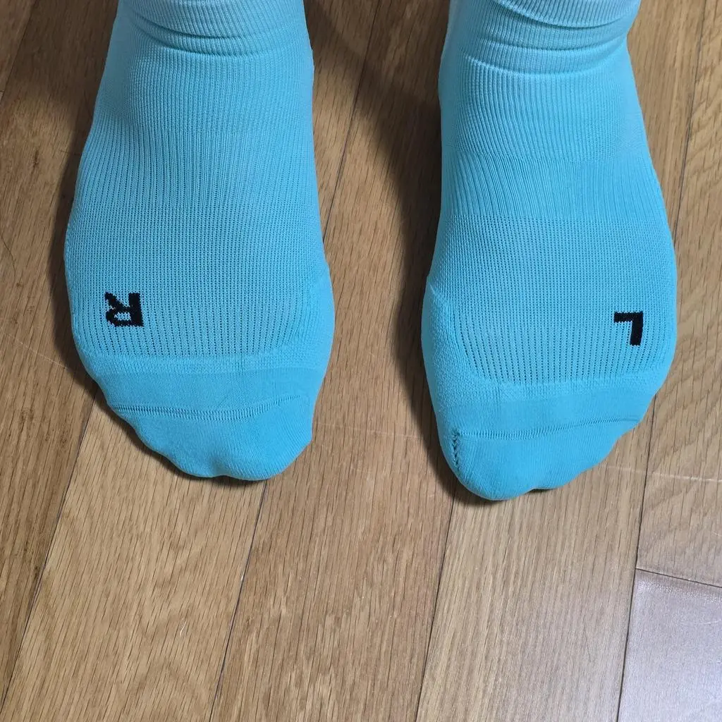 발에 착 감기고 느낌이 좋습니다. 