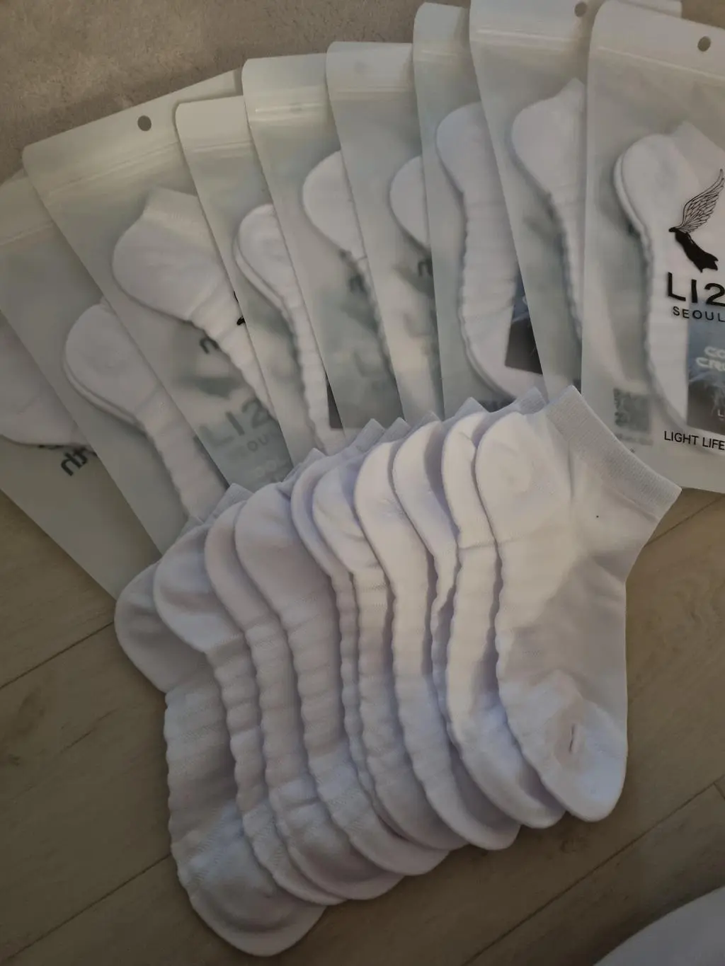 작년에 리투 크루 삭스 구매해서 근무 할때 잘 신었는데, 이번에 여름 양말 바꿔야 할꺼