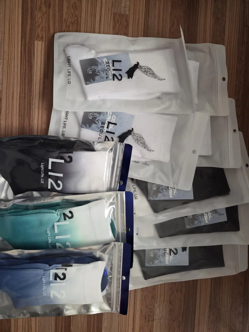 LI2 양말은 원래 신고있었고 기능은 익히 알고있었는데 추가로 구매하려고 찾아보다가 