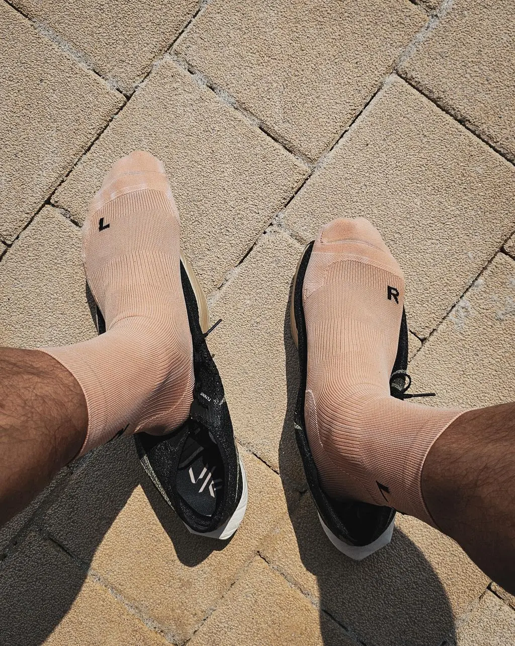 러닝양말 중 이런 워싱 양말은 리투가 유일한거 같아요 제 느낌이지만 블랙윙에 비해 탄