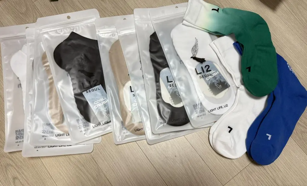 남편거사면서 제걸루 핑크샀어도 남편은 파랑으로 사서 신어보니 짱짱하고 편하고 좋데